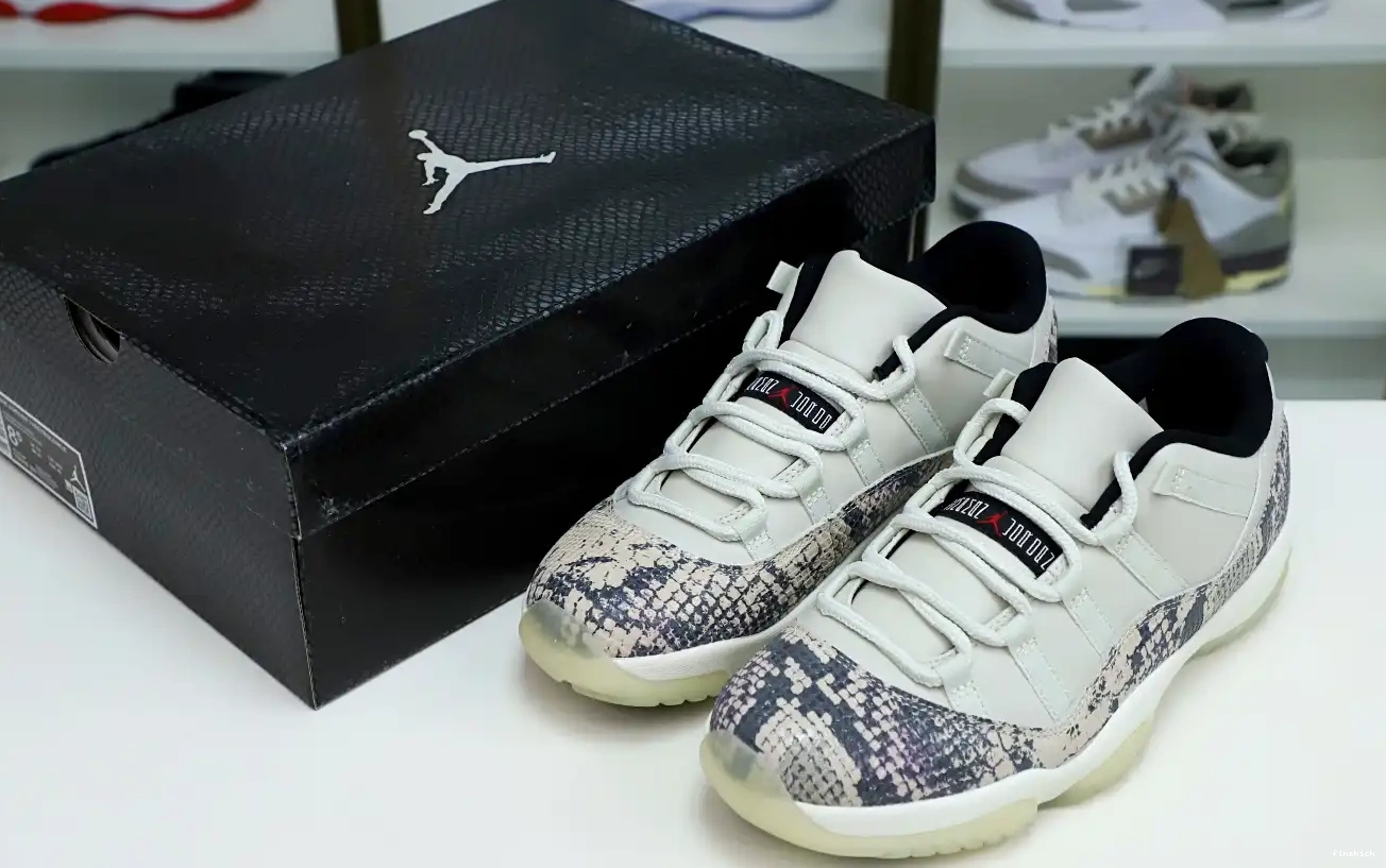 JORDAN 11 BONE AIR SNAKESKIN LIGHT LOW 0511